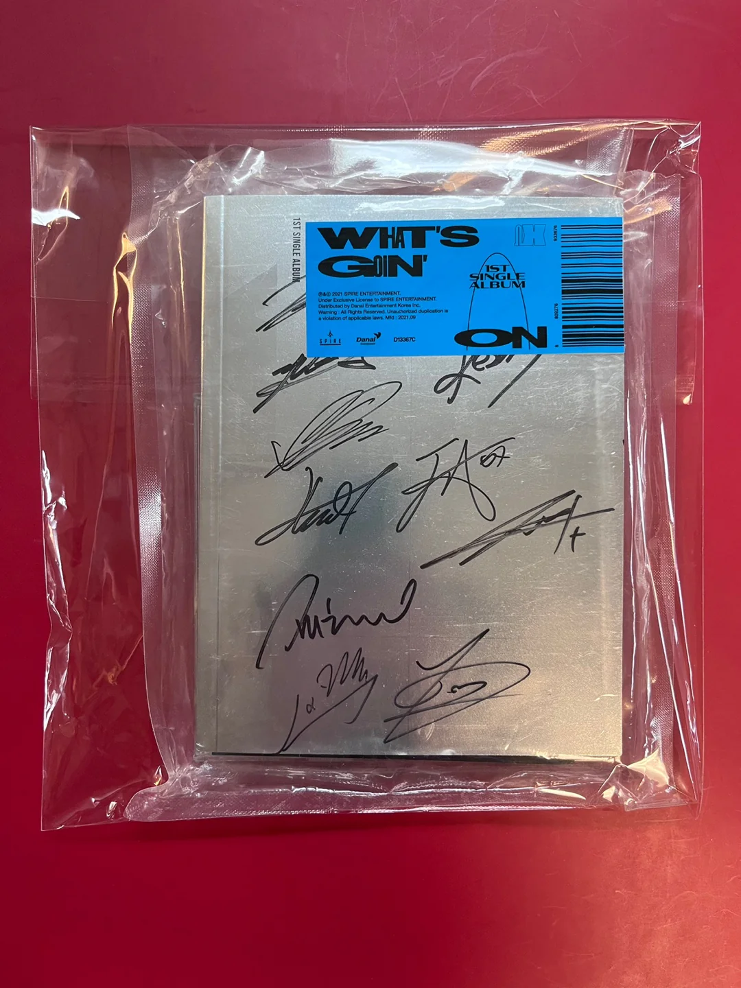 오메가엑스 (OMEGA X) | 싱글1집 [WHAT’S GOIN’ ON] (F Ver.) | AUTOGRAPHED ALBUM