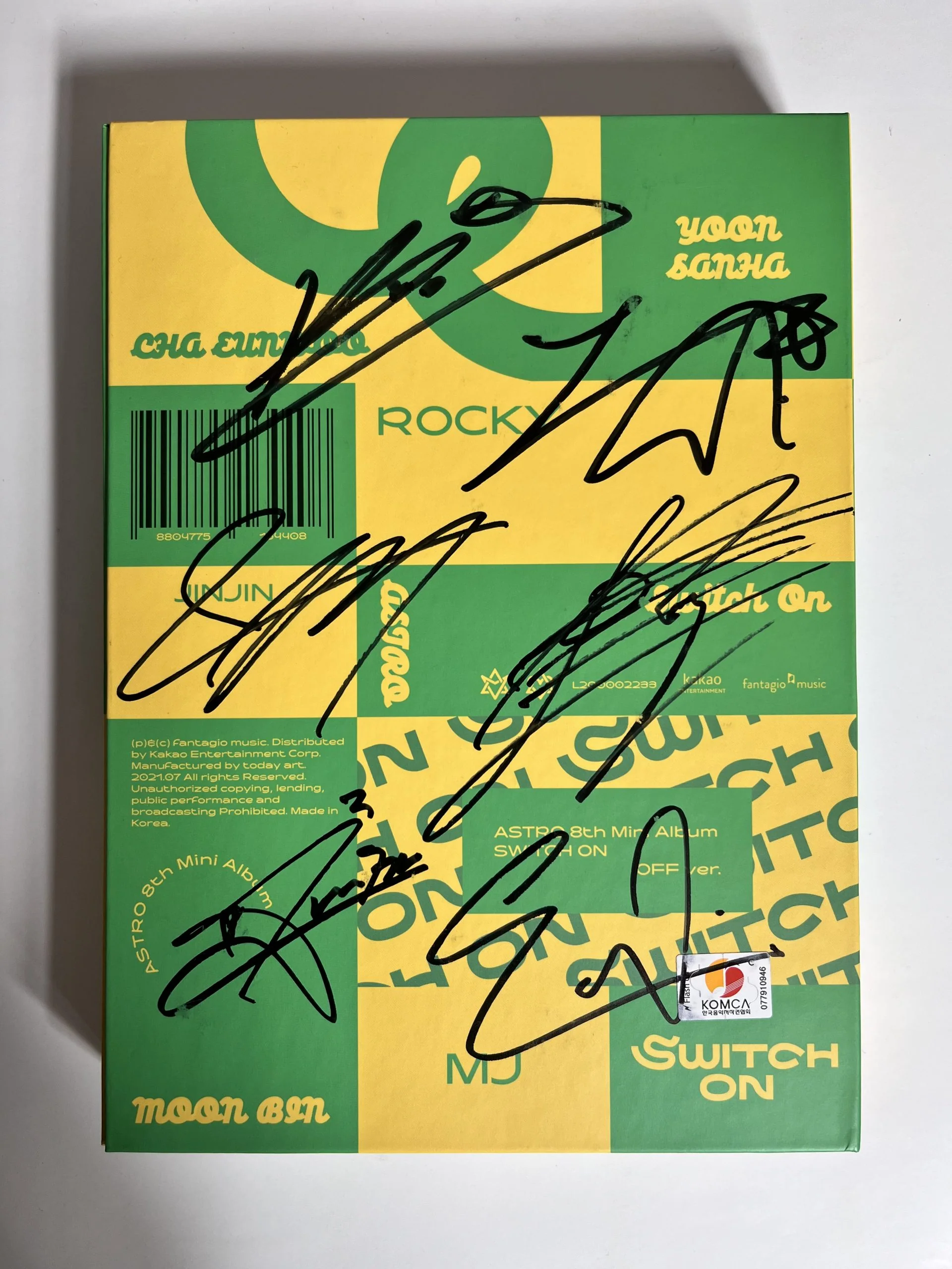 ASTRO - 8TH MINI ALBUM [SWITCH ON] (OFF VER) AUTOGRAPHED ALBUM
