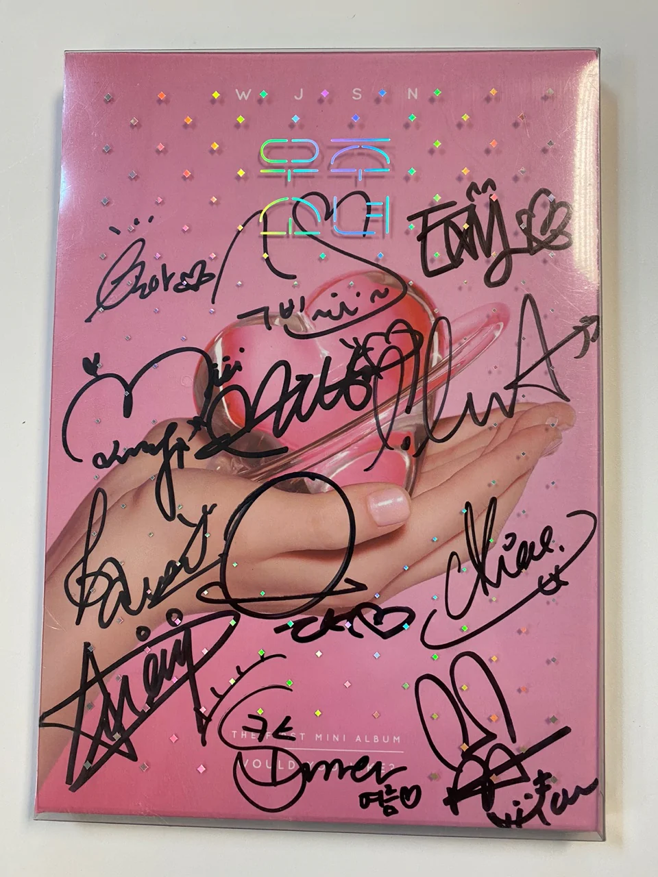 우주소녀 (WJSN) | 1ST MINI [WOULD YOU LIKE?] | AUTOGRAPHED ALBUM | (ONLINE ONLY)