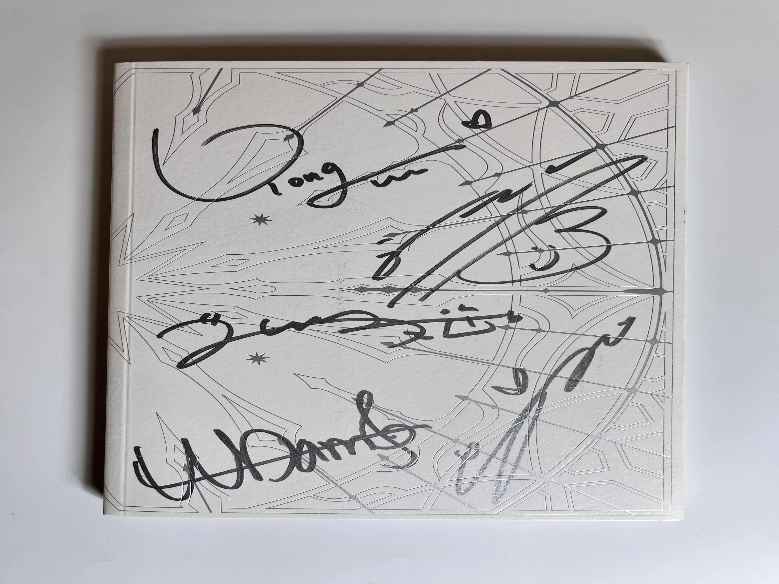 디원스 (D1CE) - 미니1집 [Wake up : Roll the World] (White Ver.) | AUTOGRAPHED ALBUM