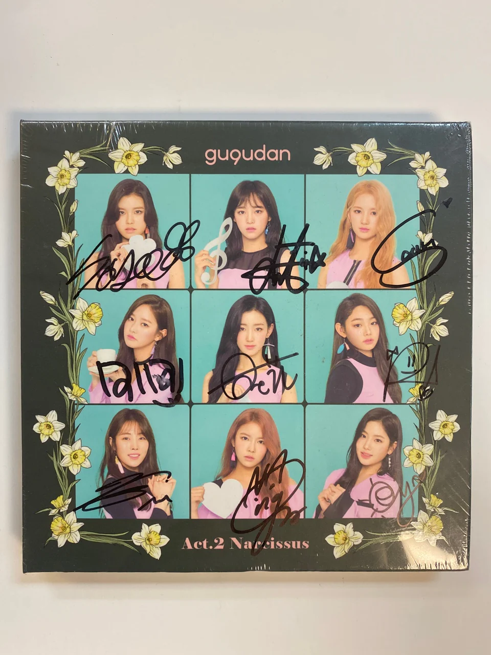 구구단 (gugudan) - SIGNED - AUTOGRAPHED ALBUM [Act.2 Narcissus]