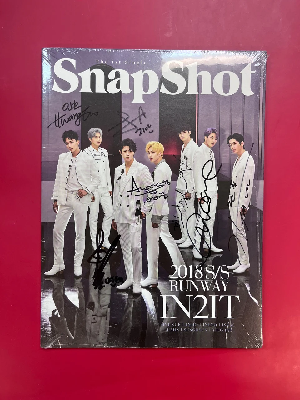 IN2IT - [SnapShot] (Runway Ver.)] | AUTOGRAPHED ALBUM