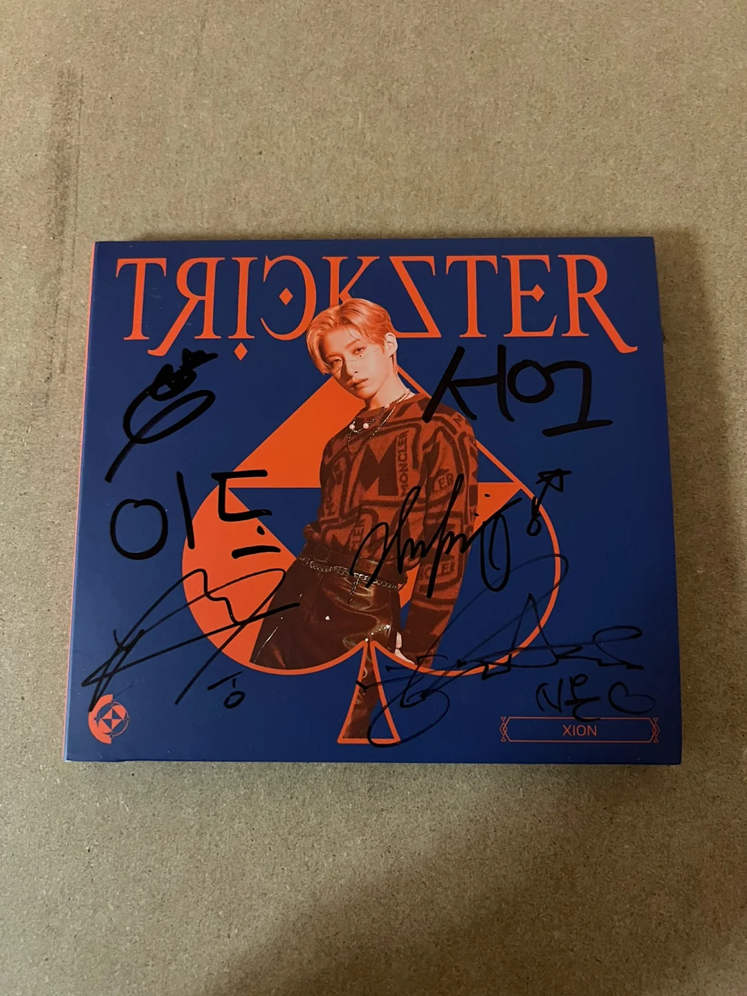 ONEUS - 7th Mini Album [TRICKSTER] (Digipack ver.) AUTOGRAPHED ALBUM