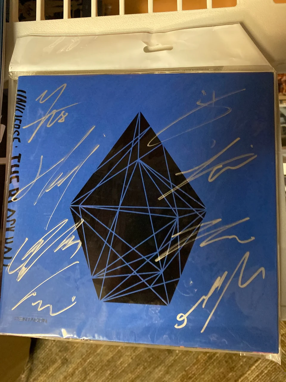 PENTAGON - Autographed [UNIVERSE : THE BLACK HALL] (UPSIDE VER.) signed album (ONLINE ONLY)