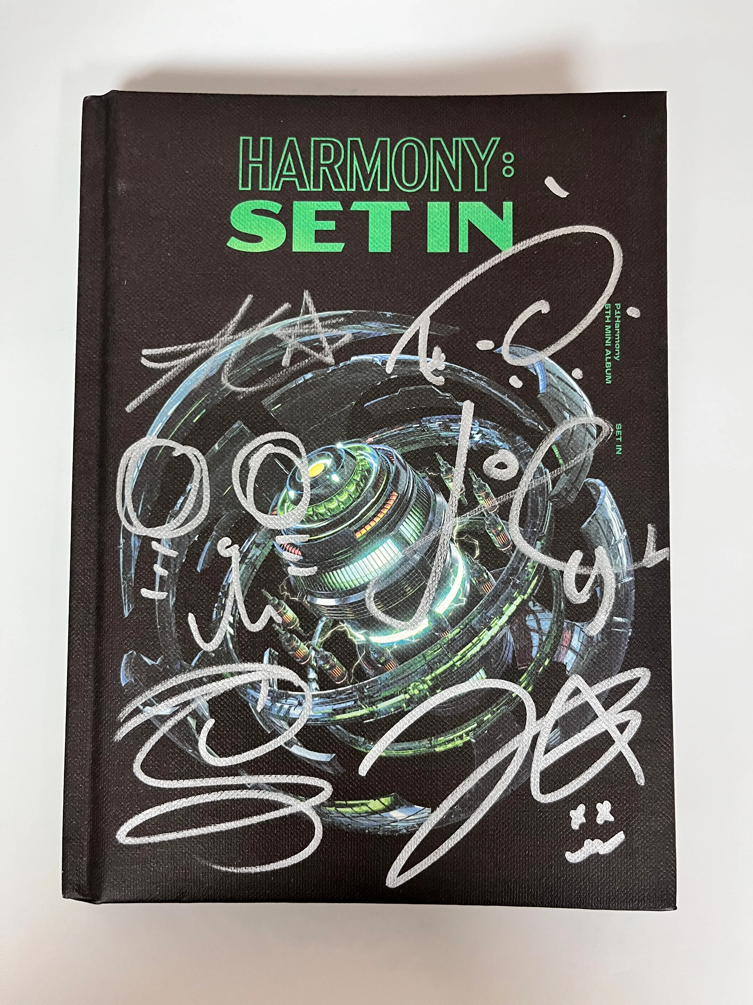 P1Harmony - 5TH MINI ALBUM [HARMONY : SET IN] AUTOGRAPHED ALBUM - Image 2