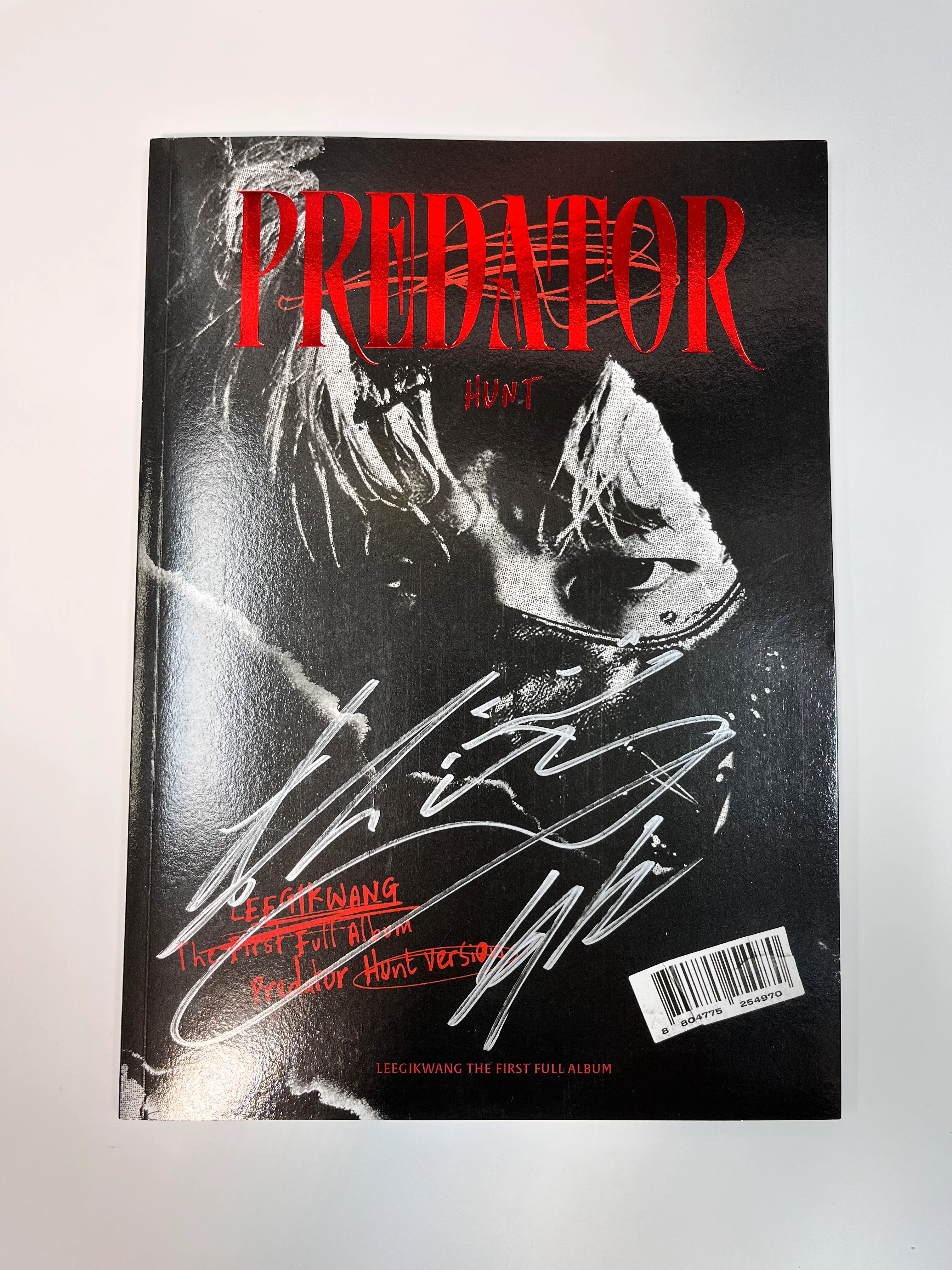 이기광 (LEE GIKWANG) - 정규1집 [Predator] (HUNT VER.) AUTOGRAPHED ALBUM