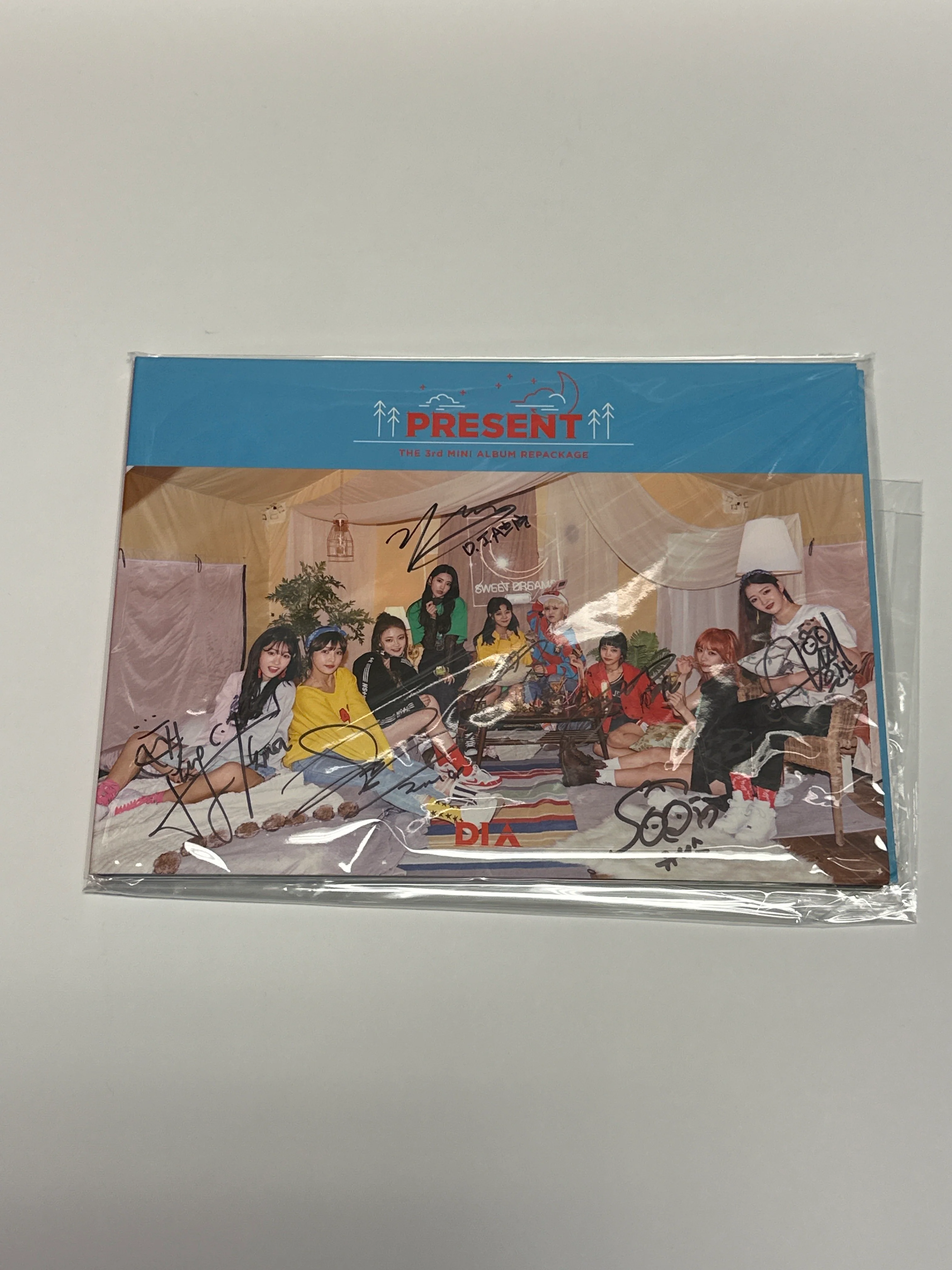 DIA - PRESENT REPACKAGE | AUTOGRAPHED ALBUM