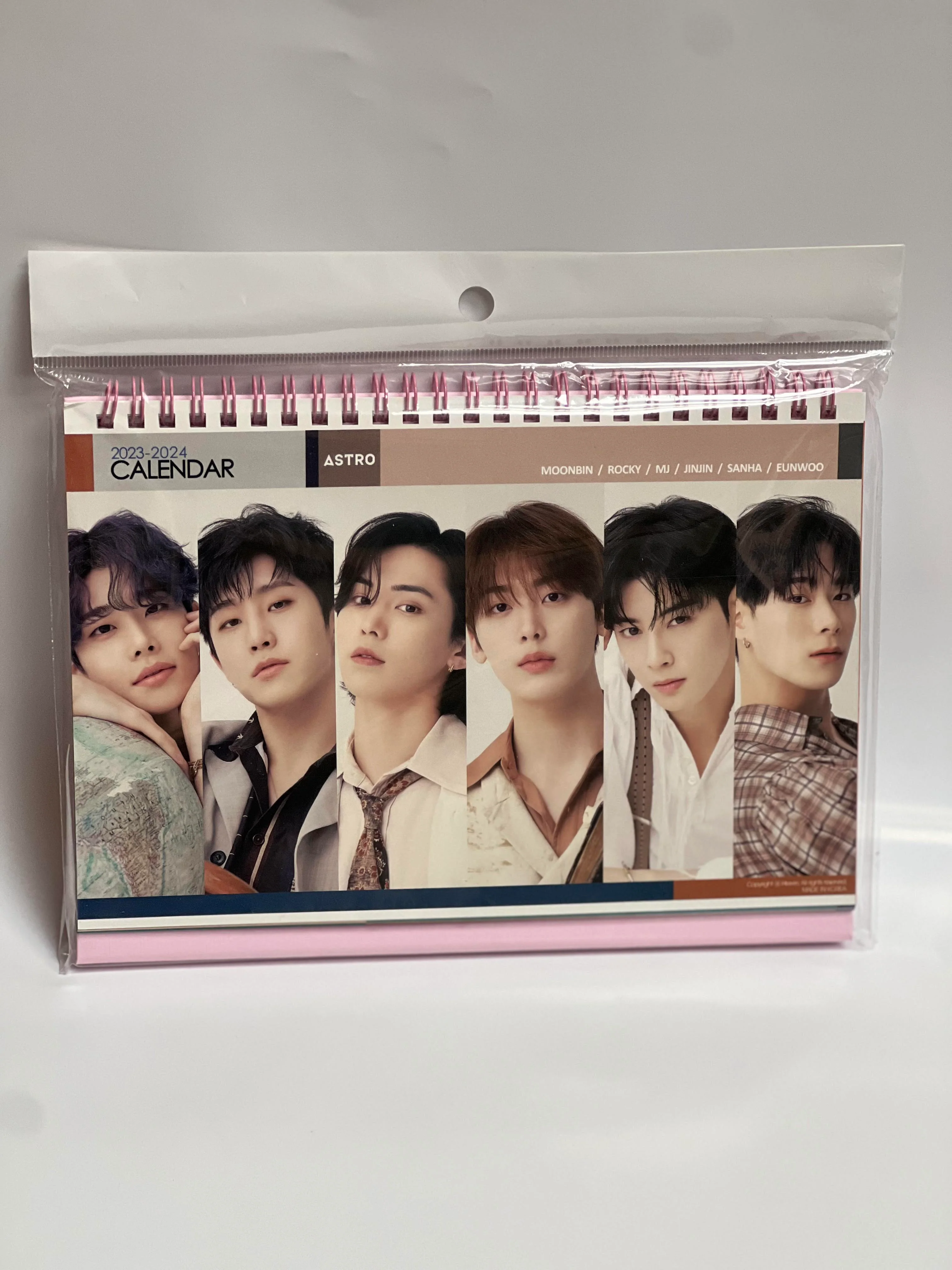 KPOP 2023-2024 PHOTO DESK CALENDAR - Image 10