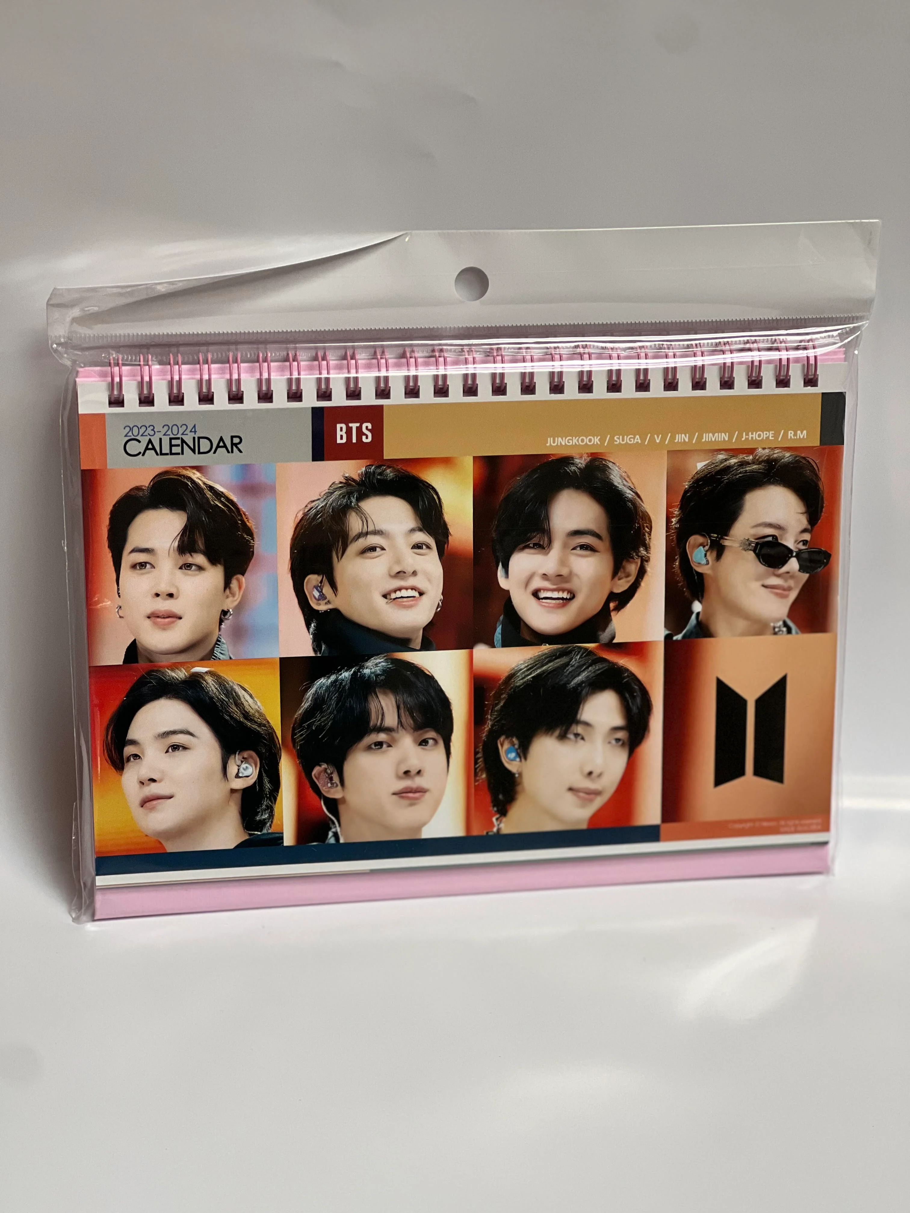 KPOP 2023-2024 PHOTO DESK CALENDAR - Image 17