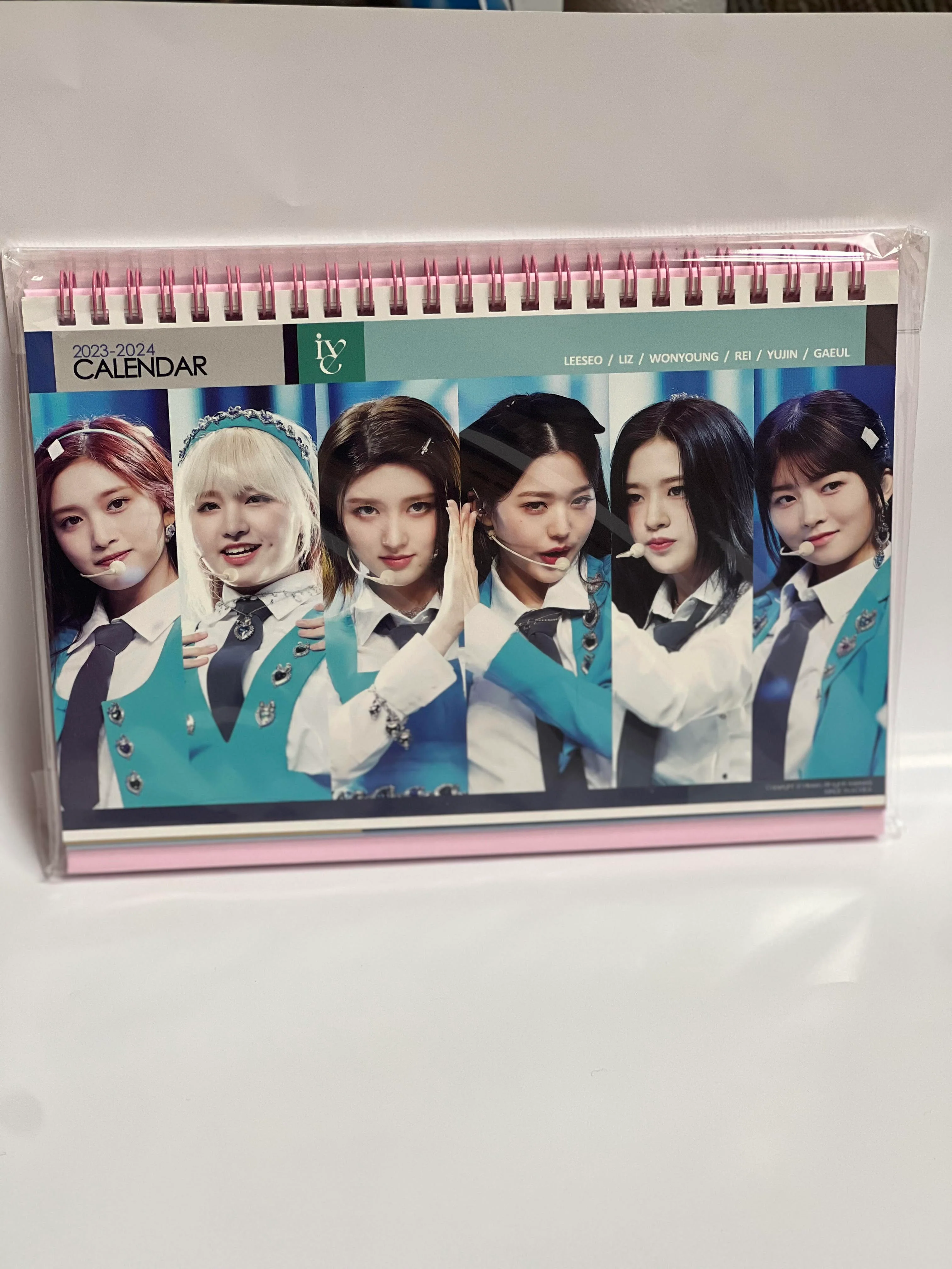 KPOP 2023-2024 PHOTO DESK CALENDAR - Image 20