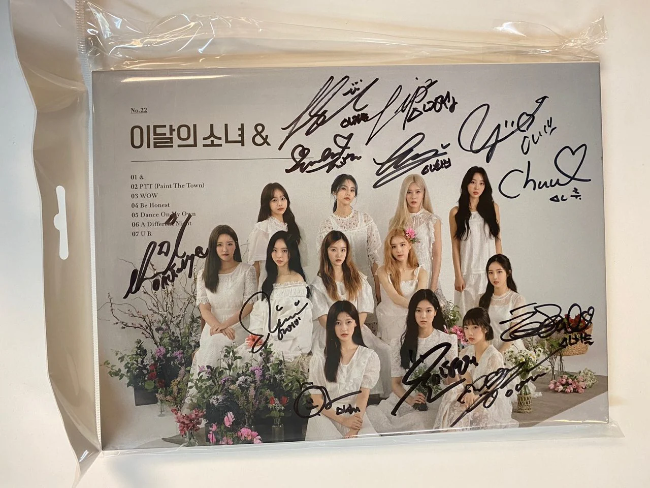 LOONA - & - AUTOGRAPHED ALBUM