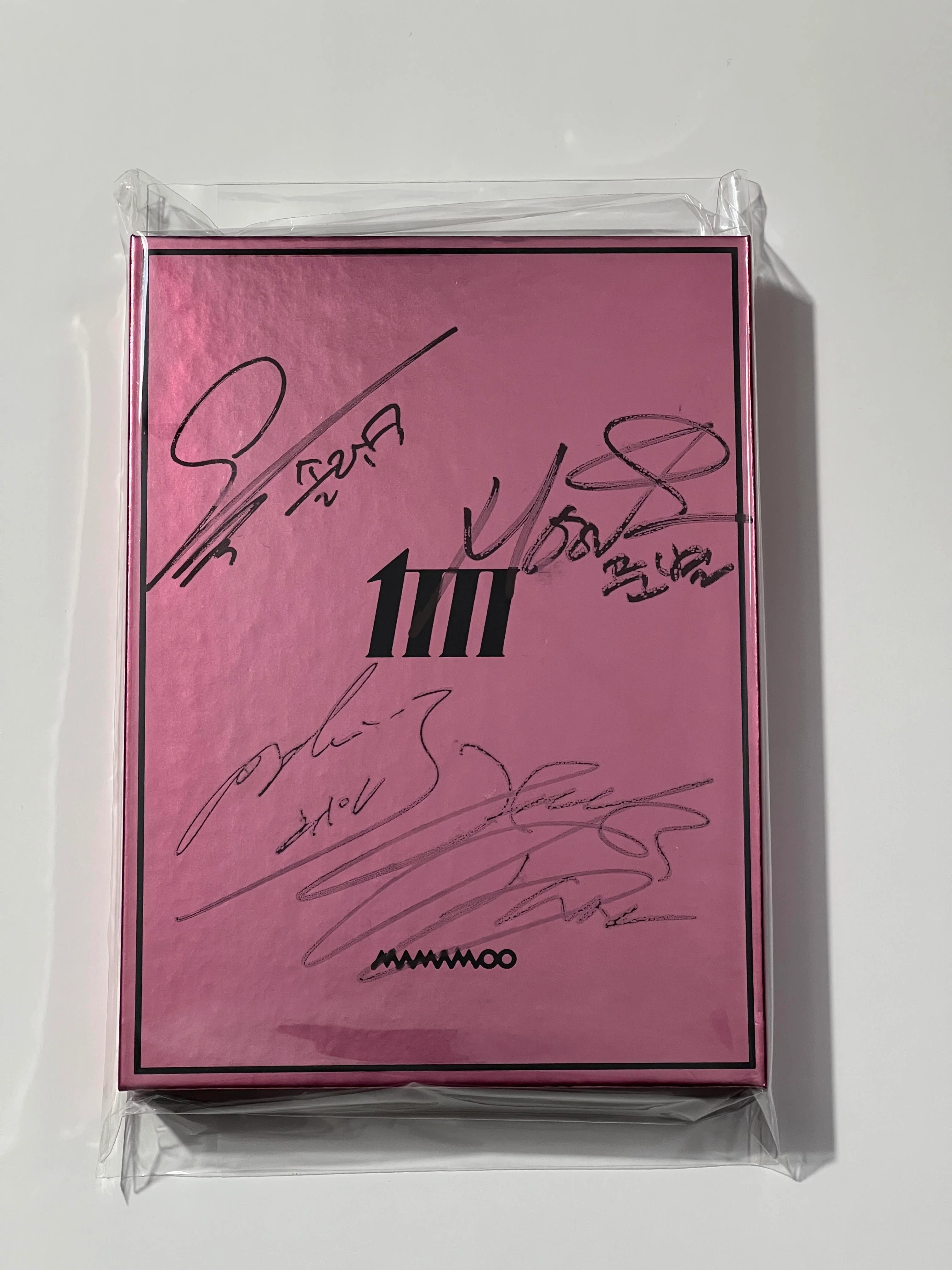 Mamamooo Mic On Autographed Album