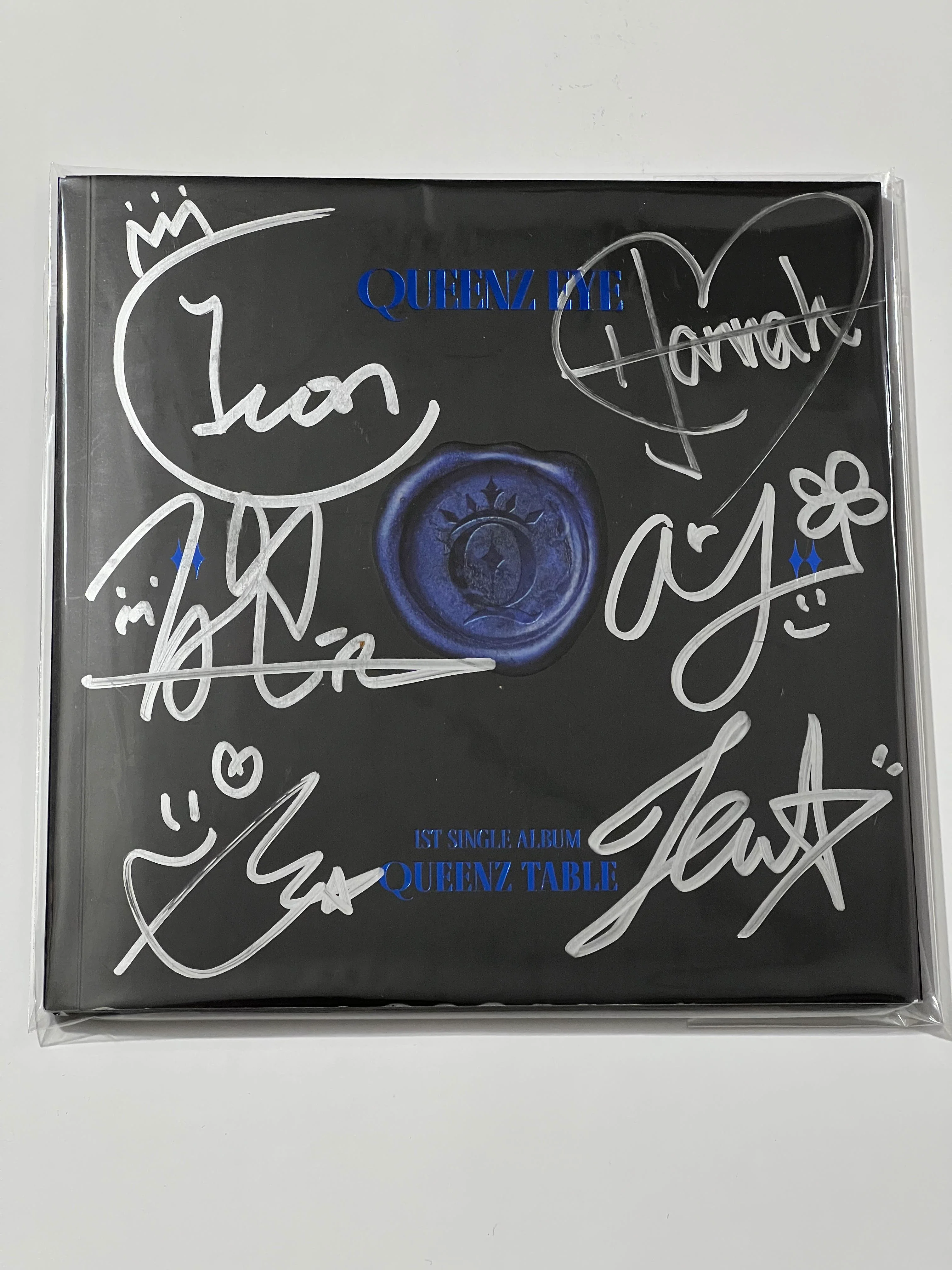 Queenz Eye Queenz Table Autographed Album