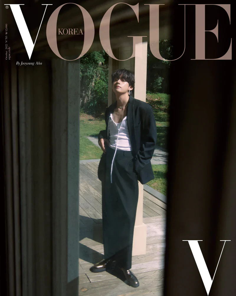 V X VOGUE KOREA - OCT 2022 [COVER : V (BTS)] - Image 5